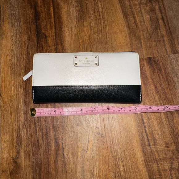 Kate Spade Two-Tone Black and Cream Wallet - Picture 7 of 7